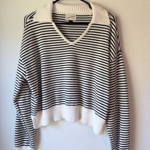 Universal Thread Sweater - Picture 2 of 5